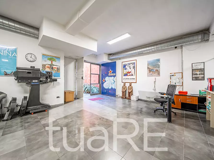 Immagine 2 di Laboratorio in vendita  in Via Tuscolana a Roma