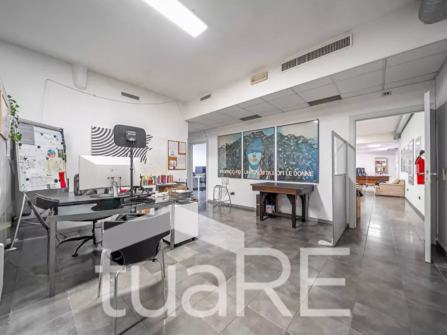 Immagine 4 di Laboratorio in vendita  in Via Tuscolana a Roma