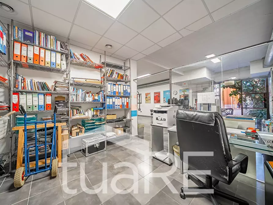 Immagine 5 di Laboratorio in vendita  in Via Tuscolana a Roma