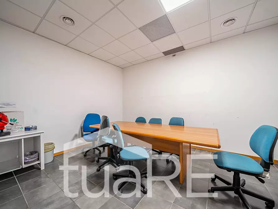 Immagine 6 di Laboratorio in vendita  in Via Tuscolana a Roma