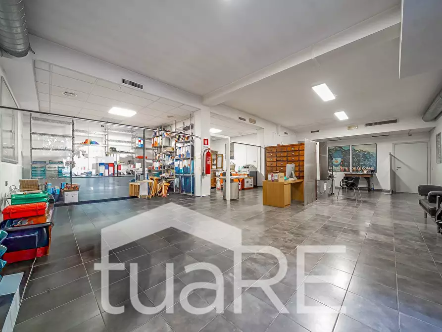 Immagine 10 di Laboratorio in vendita  in Via Tuscolana a Roma