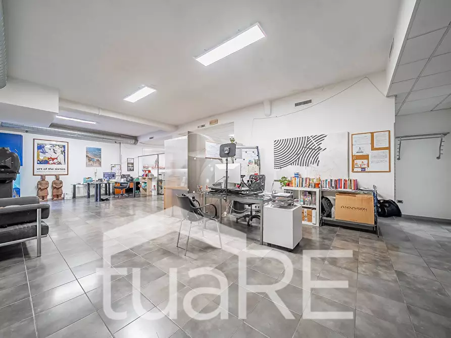 Immagine 13 di Laboratorio in vendita  in Via Tuscolana a Roma