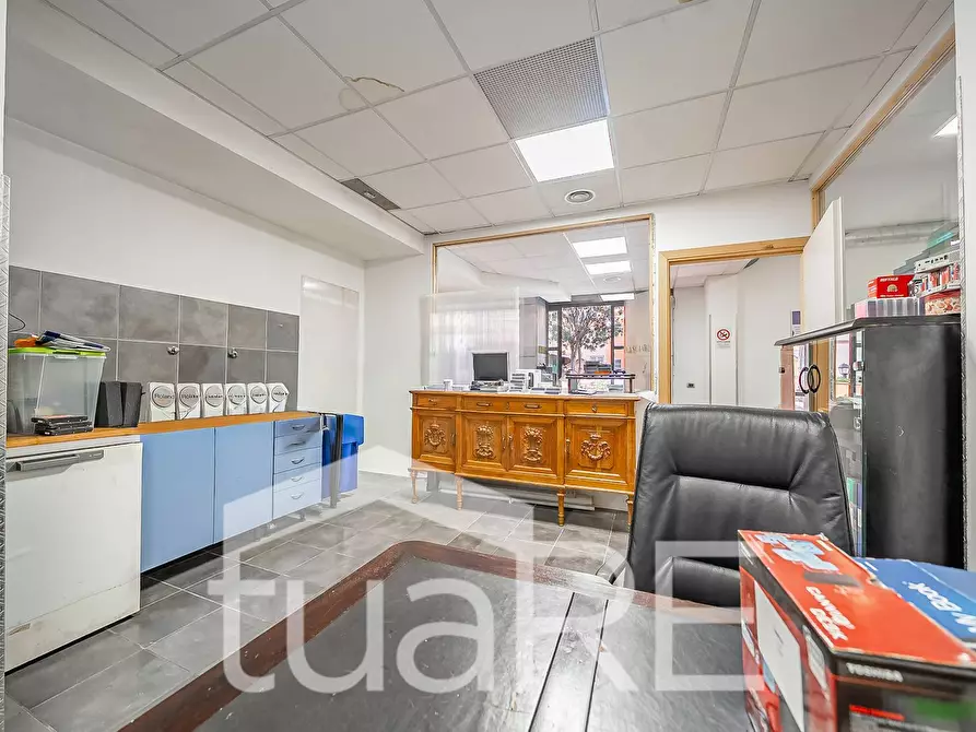 Immagine 14 di Laboratorio in vendita  in Via Tuscolana a Roma