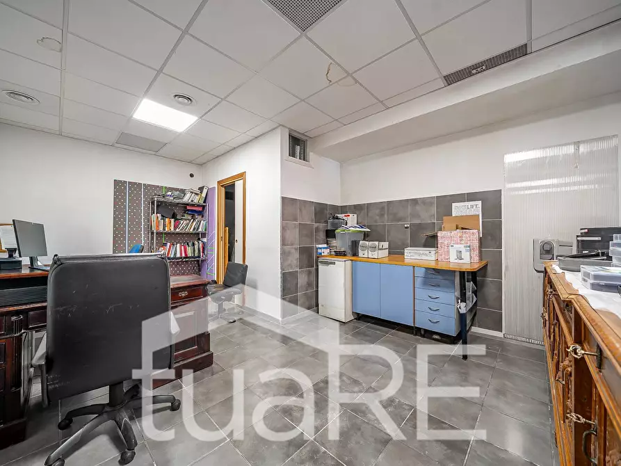 Immagine 15 di Laboratorio in vendita  in Via Tuscolana a Roma