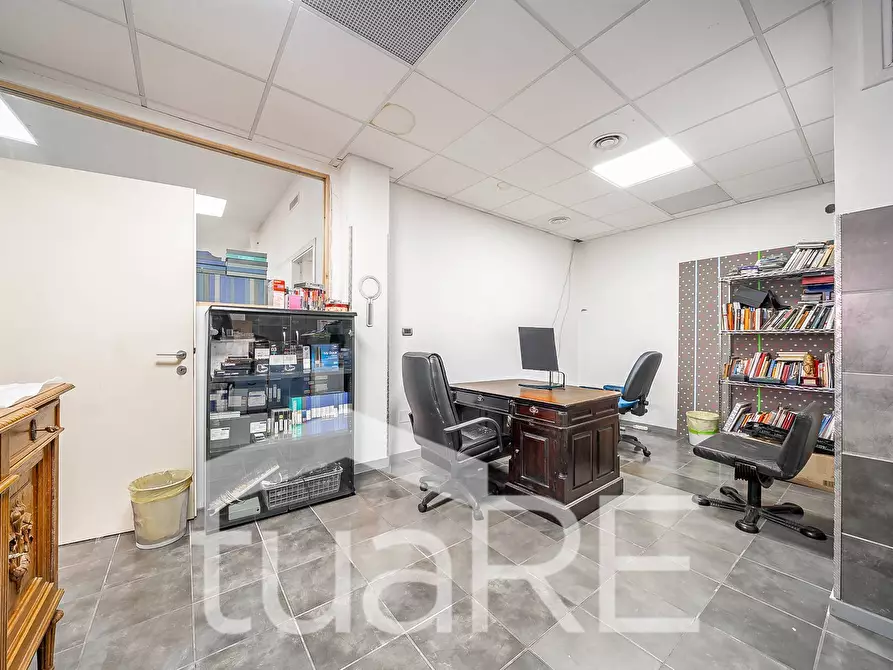 Immagine 16 di Laboratorio in vendita  in Via Tuscolana a Roma