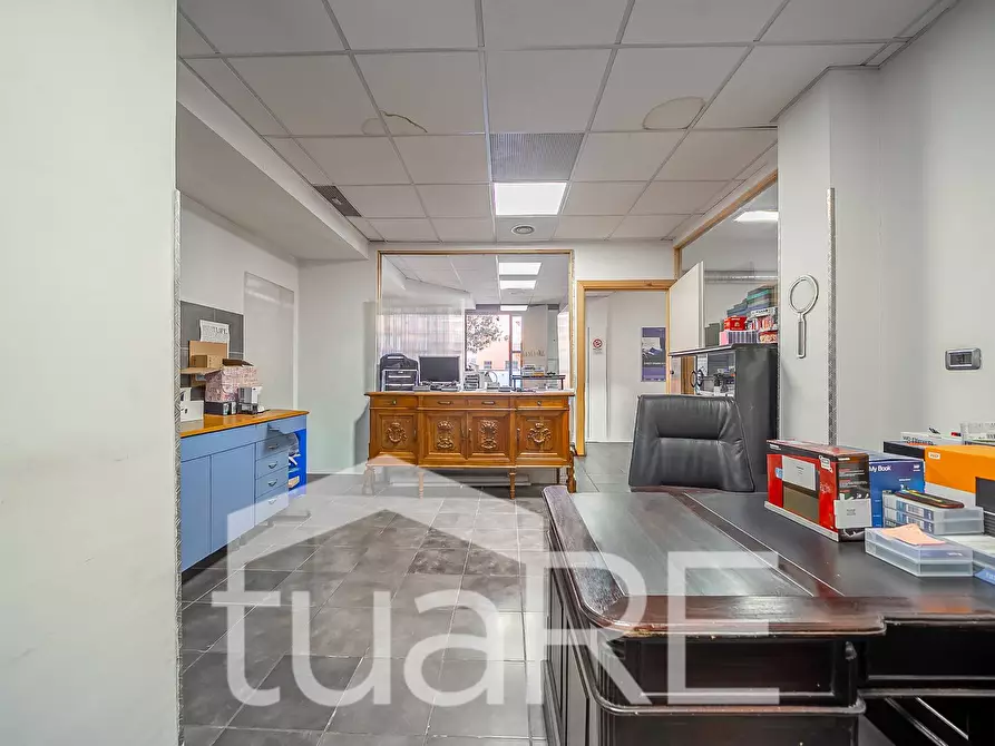 Immagine 17 di Laboratorio in vendita  in Via Tuscolana a Roma