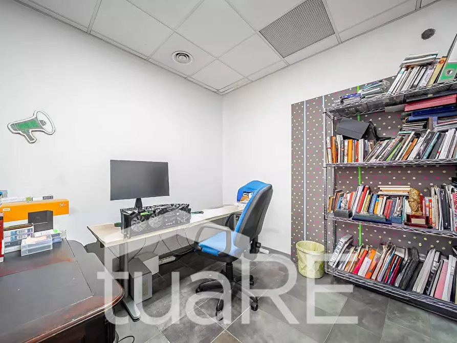 Immagine 18 di Laboratorio in vendita  in Via Tuscolana a Roma