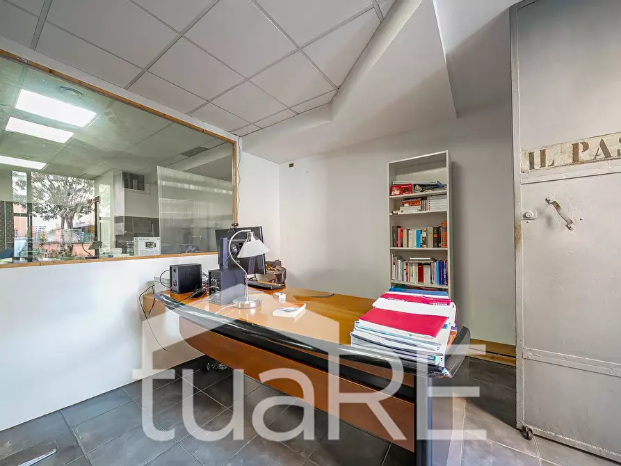 Immagine 19 di Laboratorio in vendita  in Via Tuscolana a Roma