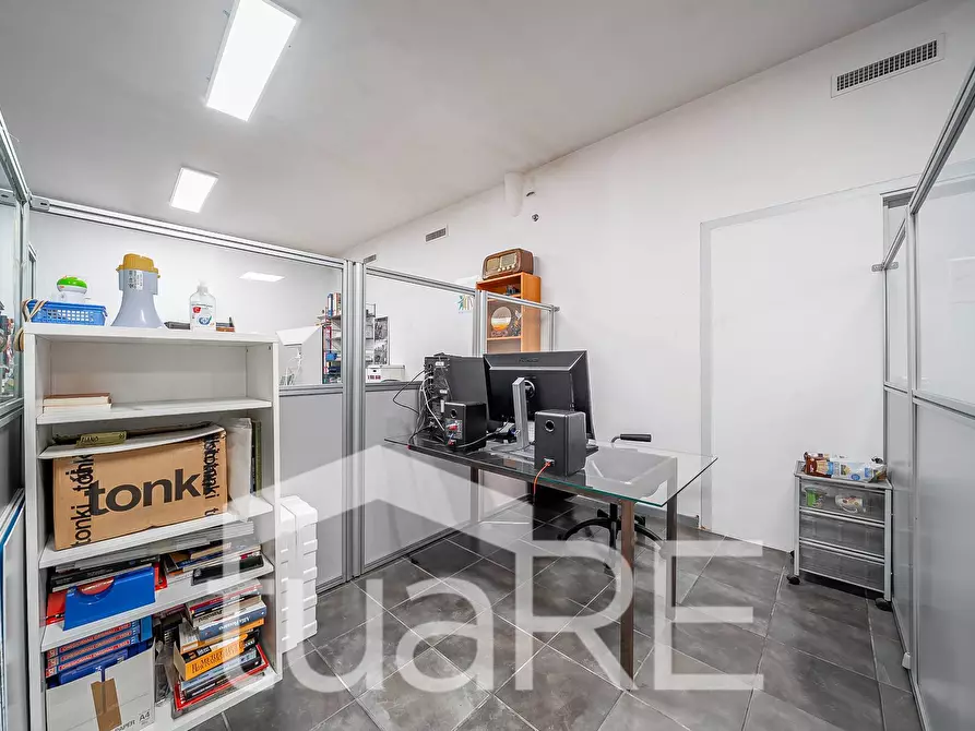 Immagine 21 di Laboratorio in vendita  in Via Tuscolana a Roma