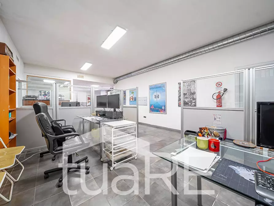 Immagine 22 di Laboratorio in vendita  in Via Tuscolana a Roma