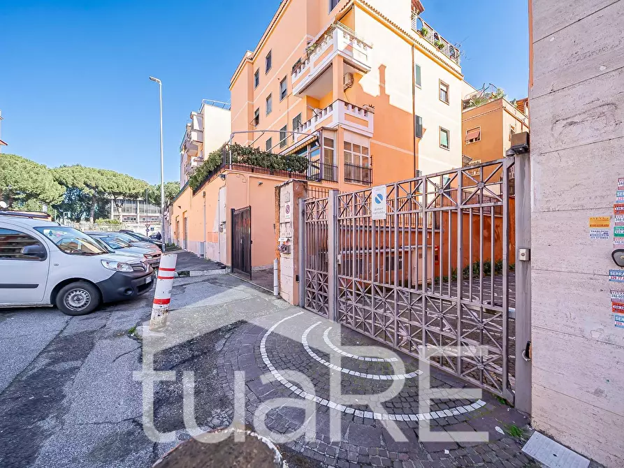 Immagine 28 di Laboratorio in vendita  in Via Tuscolana a Roma