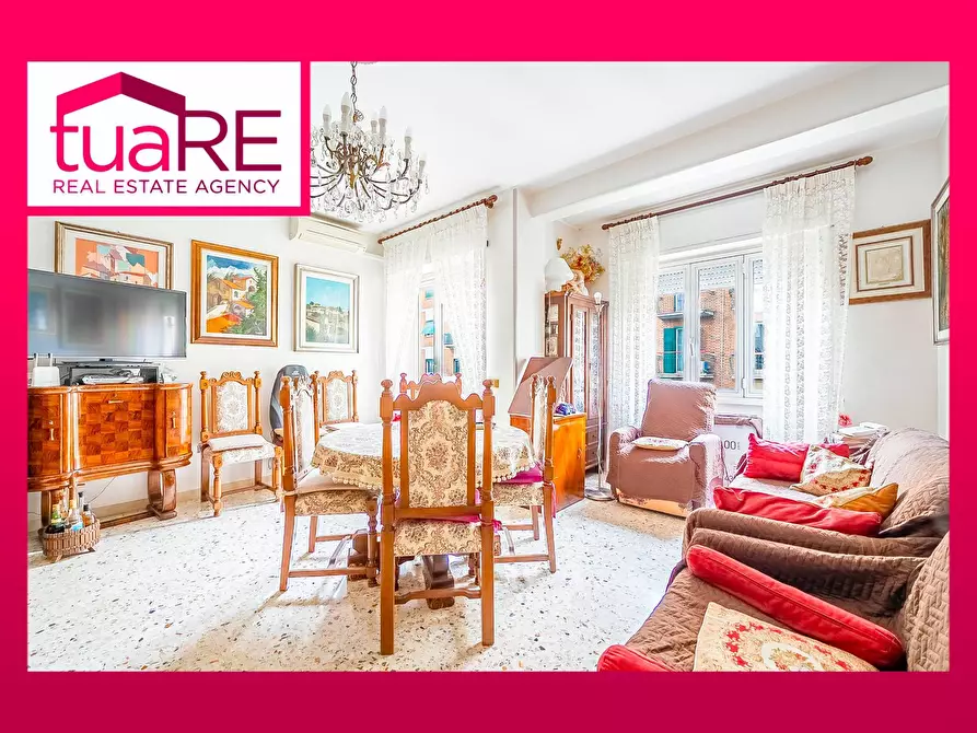 Immagine 1 di Appartamento in vendita  in Via Ariccia a Roma