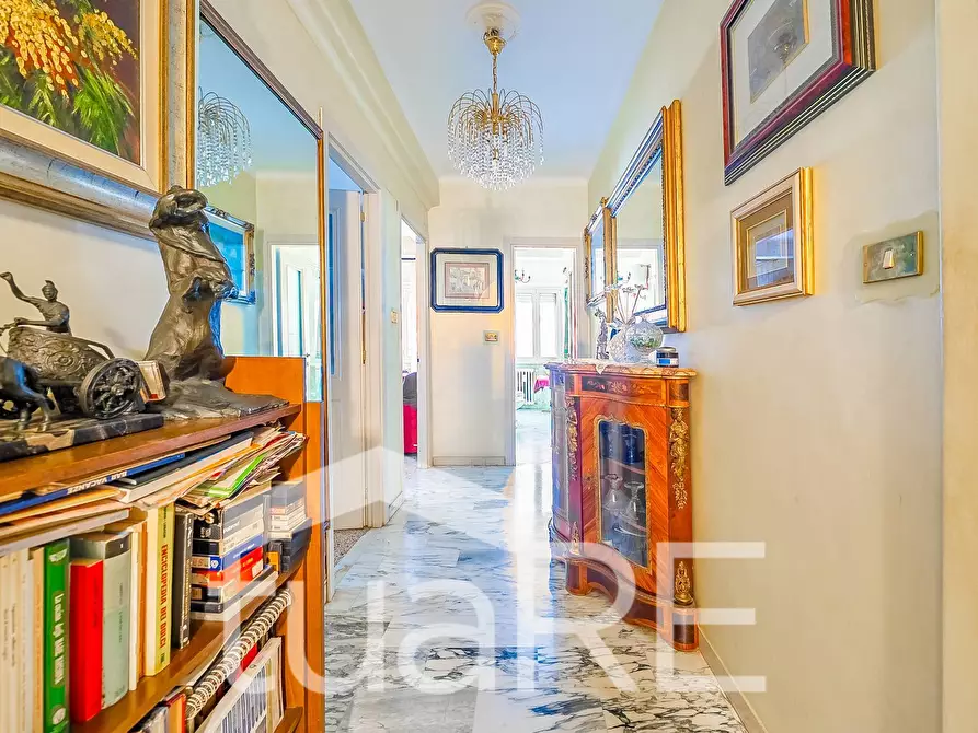 Immagine 8 di Appartamento in vendita  in Via Ariccia a Roma