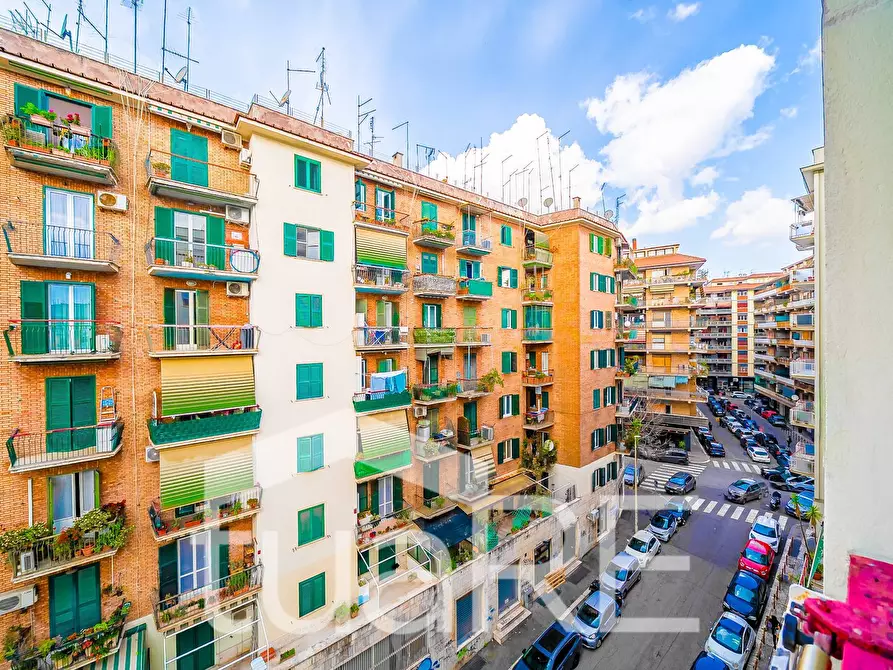 Immagine 12 di Appartamento in vendita  in Via Ariccia a Roma