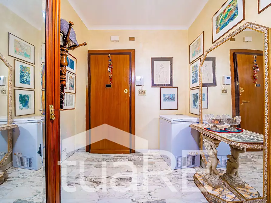 Immagine 14 di Appartamento in vendita  in Via Ariccia a Roma