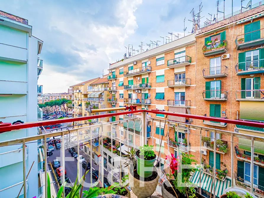 Immagine 17 di Appartamento in vendita  in Via Ariccia a Roma