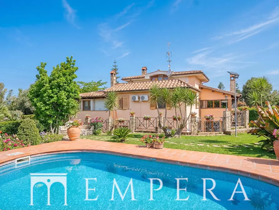 Immagine 2 di Villa in vendita  in Via Ugo Fontanatetta a Civitavecchia