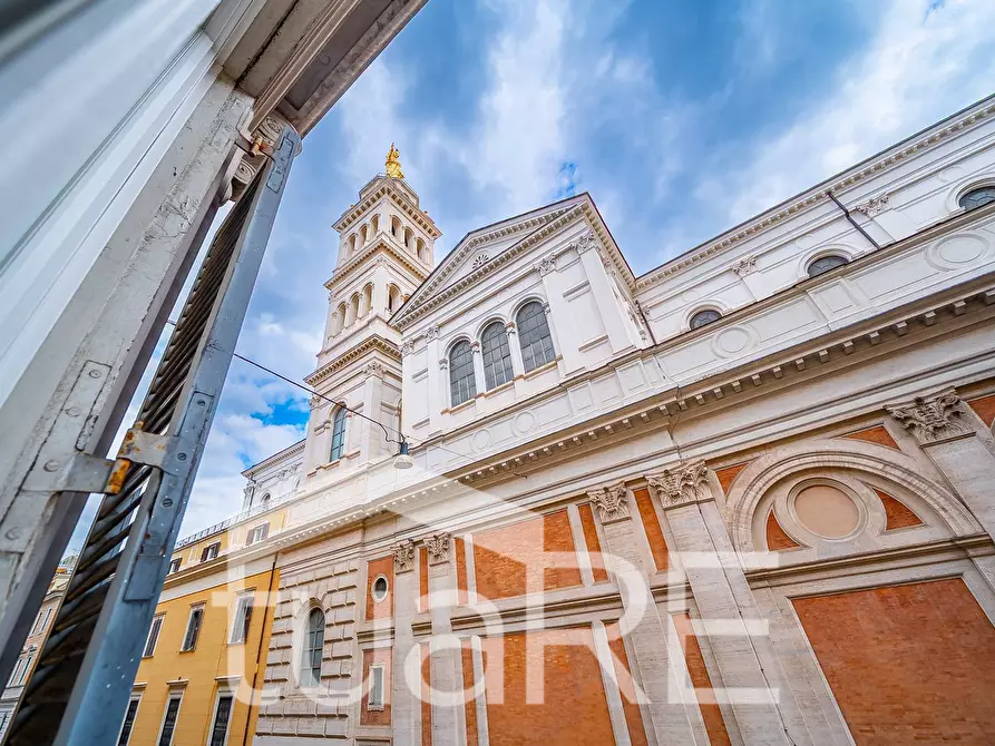 Immagine 13 di Appartamento in vendita  in Via Vicenza 12 a Roma