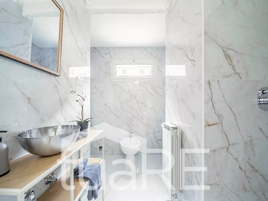 Immagine 16 di Appartamento in vendita  in Via Vicenza 12 a Roma