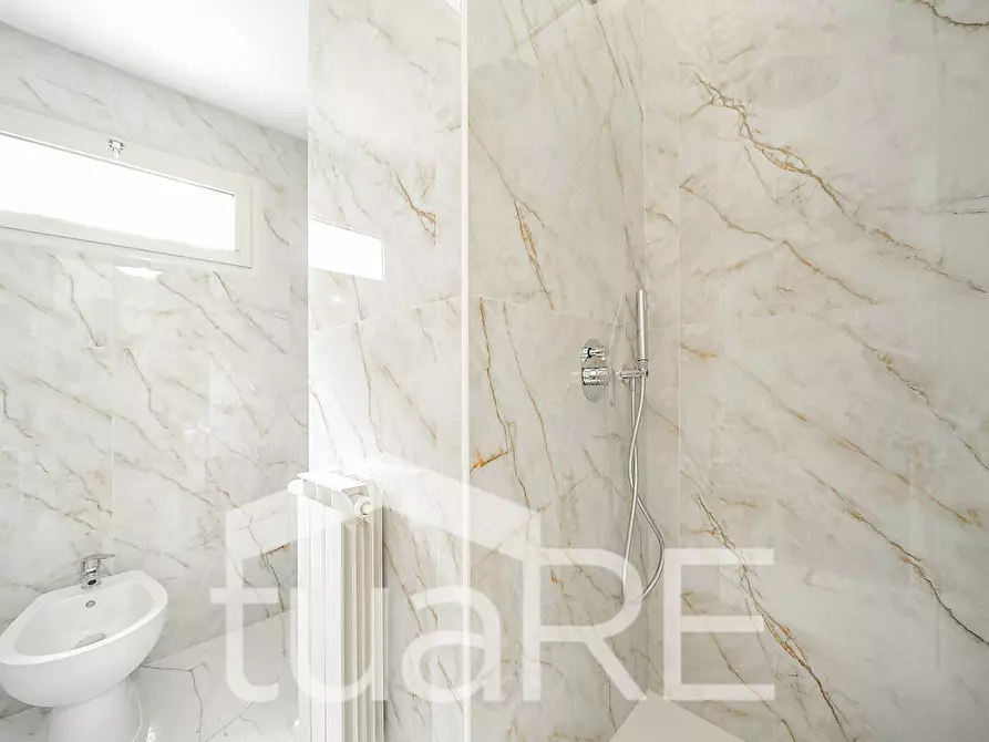 Immagine 17 di Appartamento in vendita  in Via Vicenza 12 a Roma