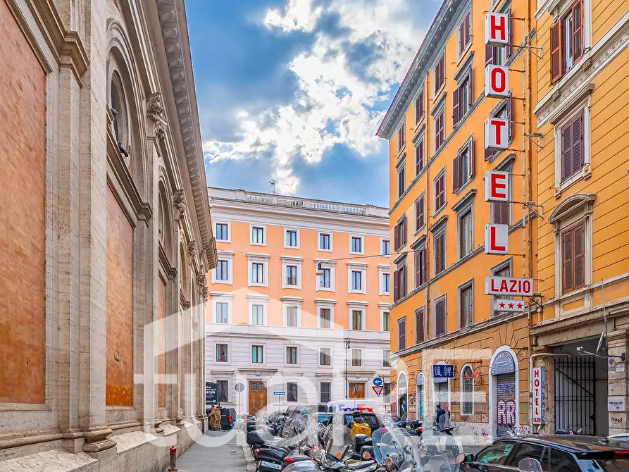 Immagine 28 di Appartamento in vendita  in Via Vicenza 12 a Roma