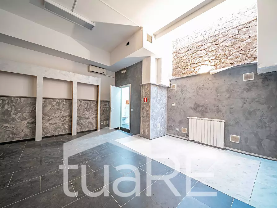 Immagine 6 di Negozio in vendita  in Via Domenico Millelire a Roma