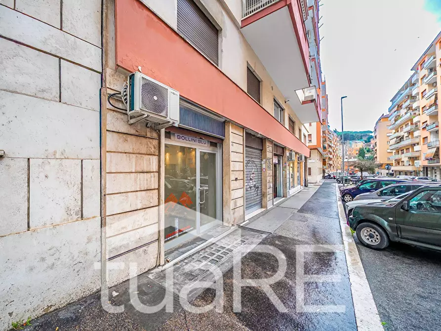 Immagine 10 di Negozio in vendita  in Via Domenico Millelire a Roma