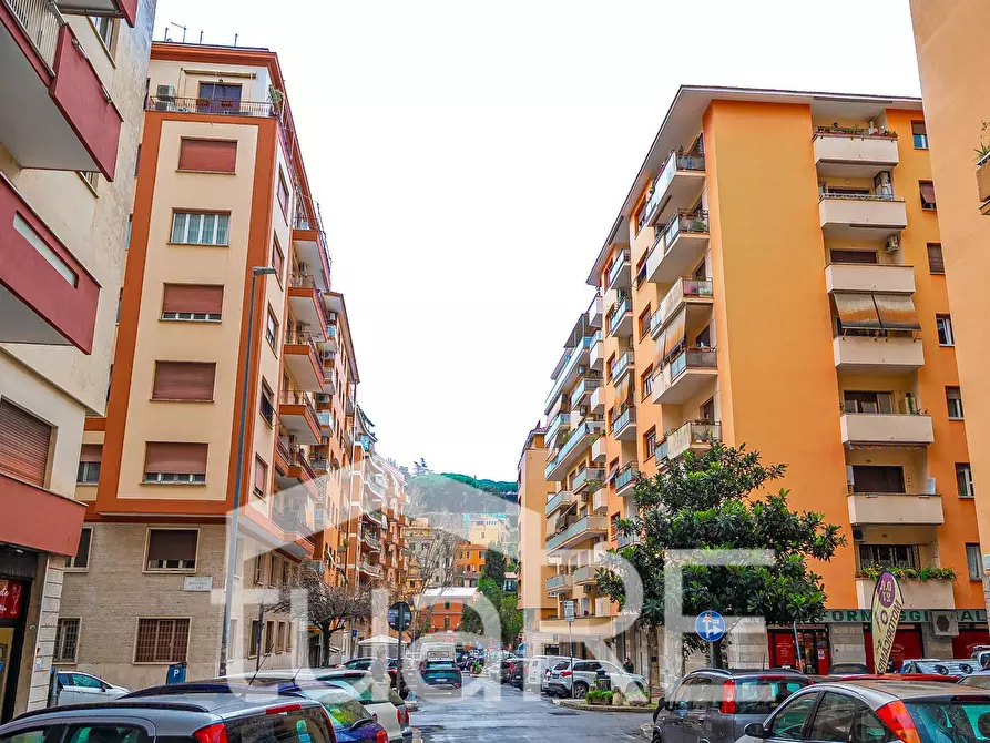 Immagine 12 di Negozio in vendita  in Via Domenico Millelire a Roma