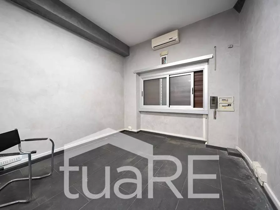 Immagine 13 di Negozio in vendita  in Via Domenico Millelire a Roma