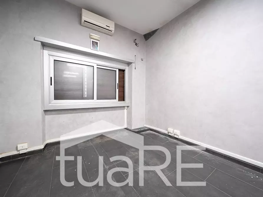 Immagine 14 di Negozio in vendita  in Via Domenico Millelire a Roma