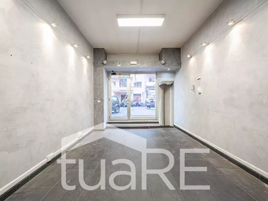 Immagine 17 di Negozio in vendita  in Via Domenico Millelire a Roma