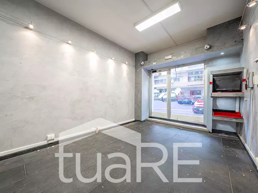 Immagine 18 di Negozio in vendita  in Via Domenico Millelire a Roma