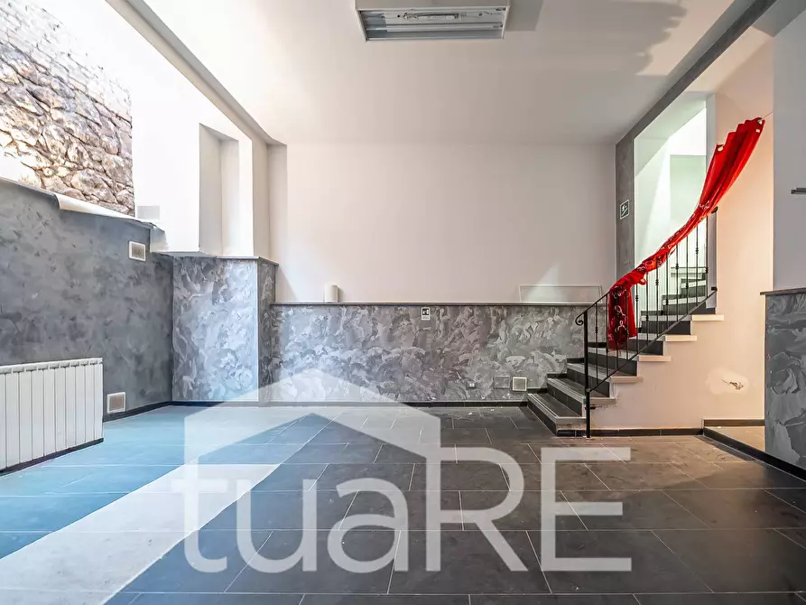 Immagine 21 di Negozio in vendita  in Via Domenico Millelire a Roma