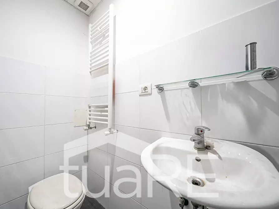 Immagine 22 di Negozio in vendita  in Via Domenico Millelire a Roma