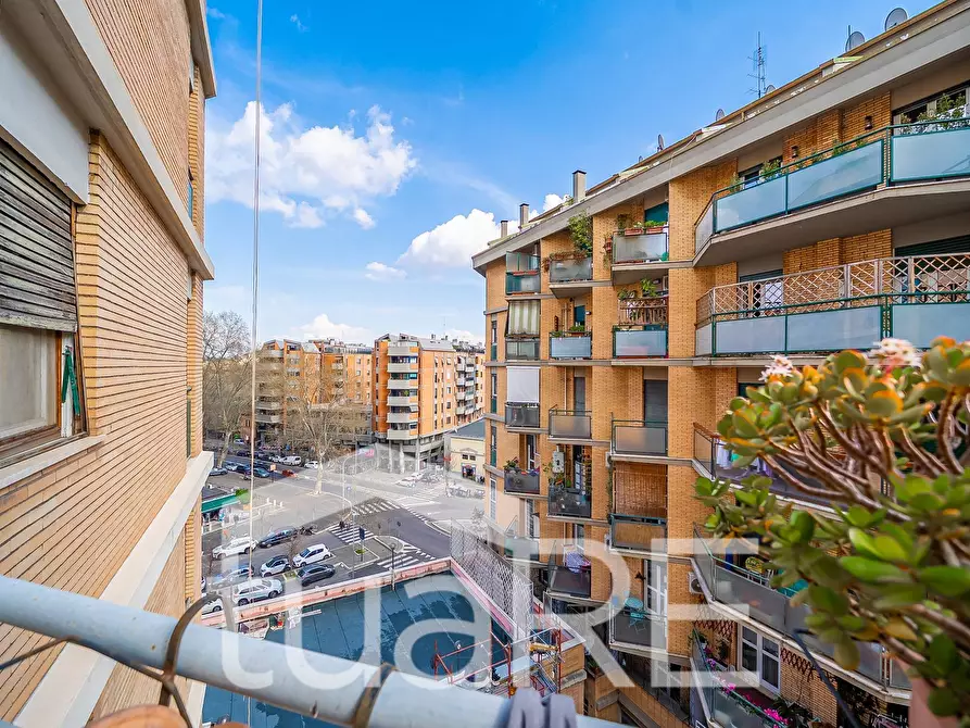 Immagine 3 di Appartamento in vendita  in Via Federico Rosazza a Roma