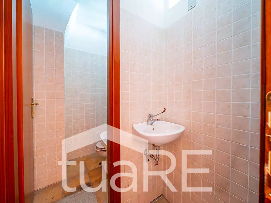 Immagine 7 di Negozio in vendita  in Via Tiburtina a Roma