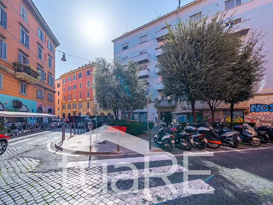 Immagine 9 di Negozio in vendita  in Via Tiburtina a Roma