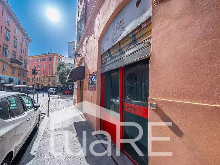 Immagine 11 di Negozio in vendita  in Via Tiburtina a Roma
