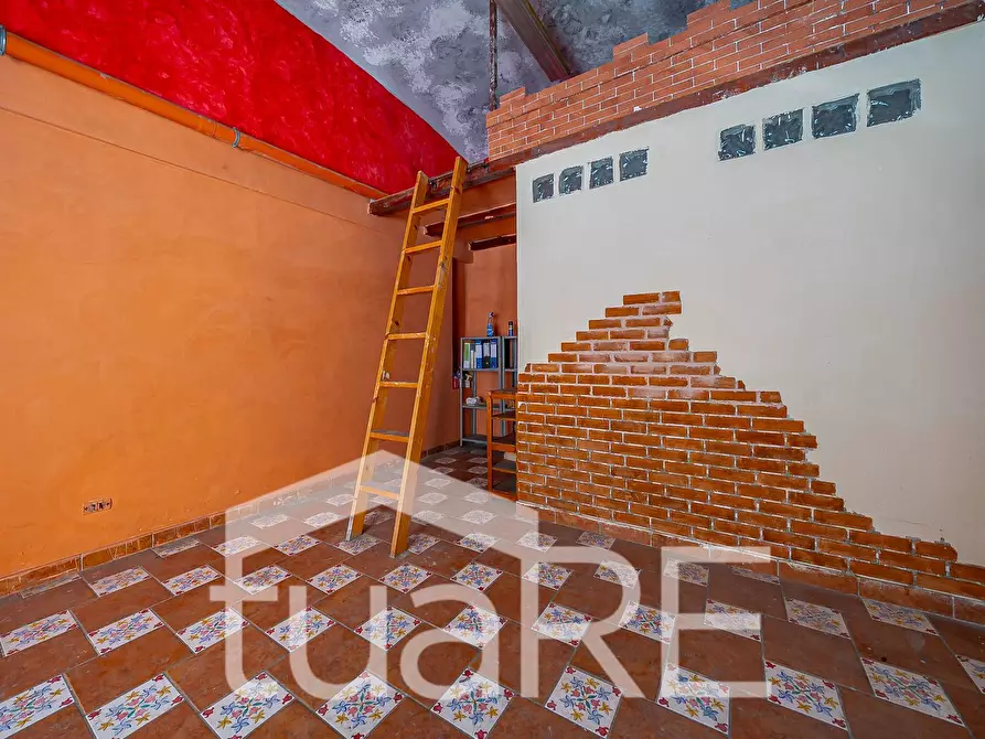 Immagine 15 di Negozio in vendita  in Via Tiburtina a Roma