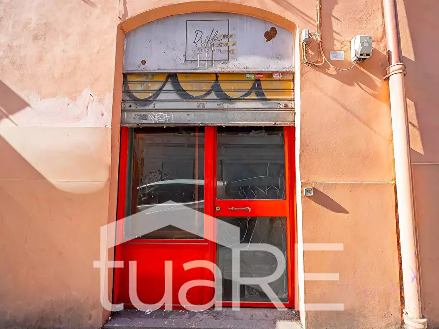 Immagine 18 di Negozio in vendita  in Via Tiburtina a Roma