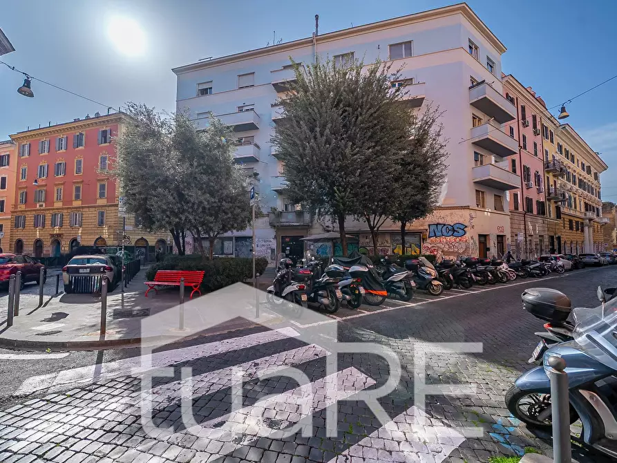 Immagine 20 di Negozio in vendita  in Via Tiburtina a Roma