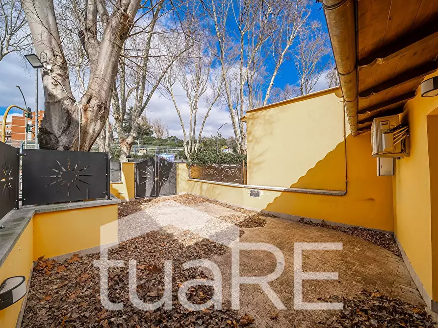 Immagine 39 di Villa in vendita  in Via Della Magliana a Roma