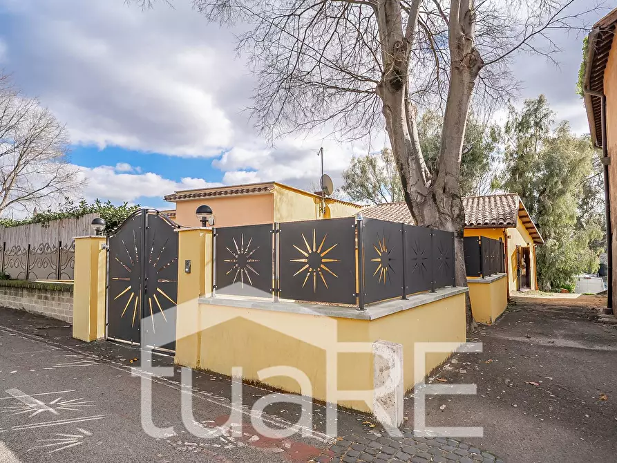 Immagine 42 di Villa in vendita  in Via Della Magliana a Roma