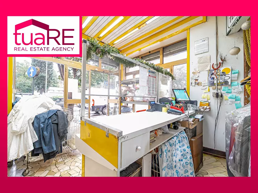 Immagine 1 di Negozio in vendita  in Via Giuseppe Bagnera a Roma