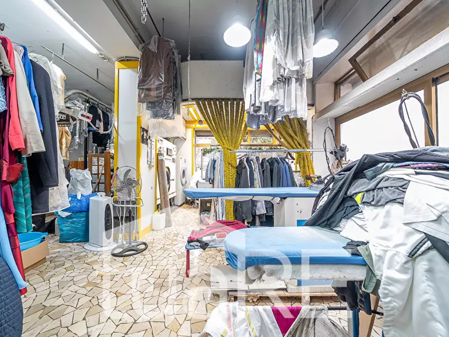 Immagine 2 di Negozio in vendita  in Via Giuseppe Bagnera a Roma