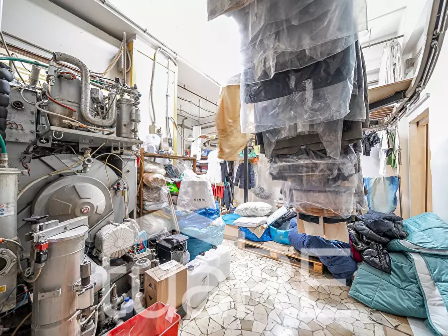 Immagine 5 di Negozio in vendita  in Via Giuseppe Bagnera a Roma