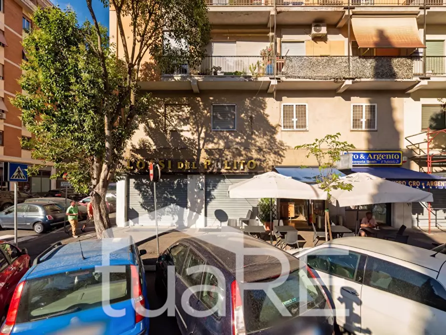 Immagine 6 di Negozio in vendita  in Via Giuseppe Bagnera a Roma