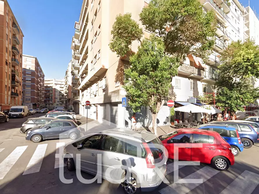 Immagine 7 di Negozio in vendita  in Via Giuseppe Bagnera a Roma