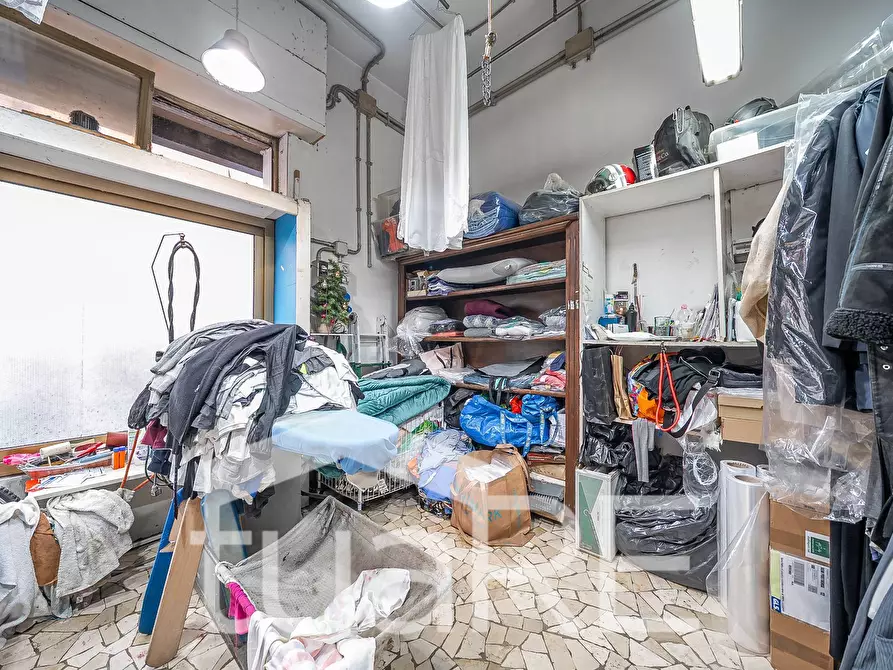 Immagine 9 di Negozio in vendita  in Via Giuseppe Bagnera a Roma