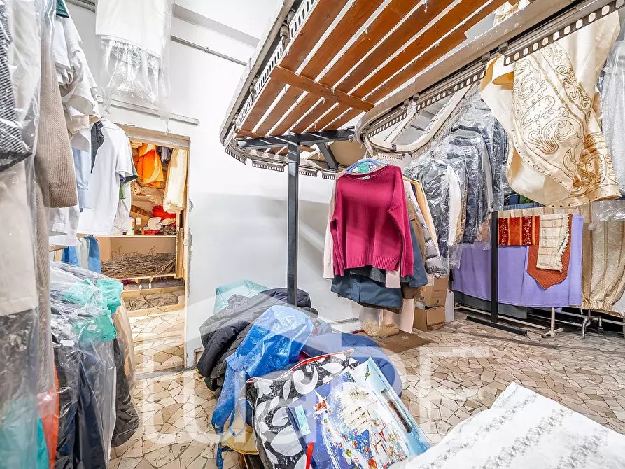 Immagine 11 di Negozio in vendita  in Via Giuseppe Bagnera a Roma